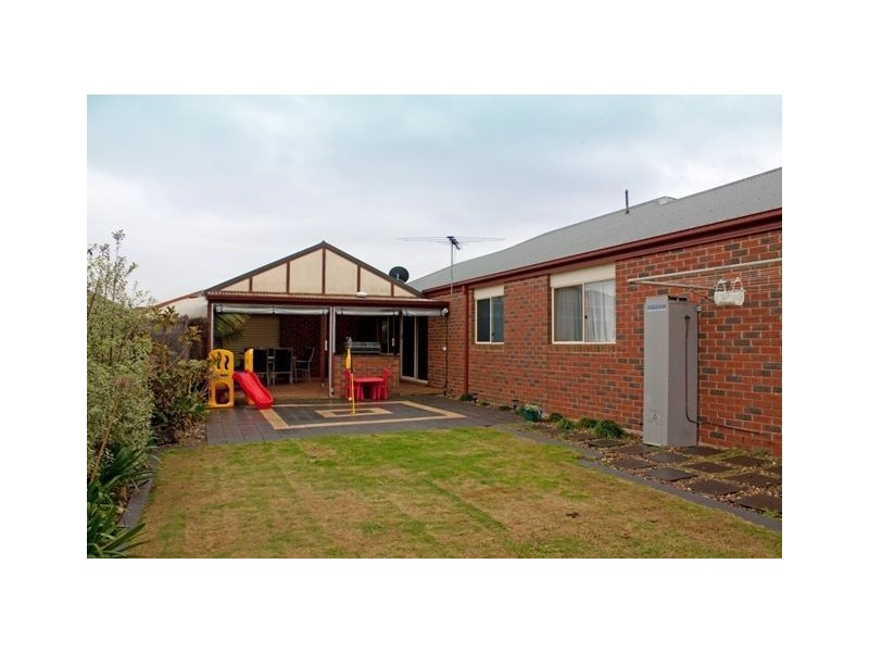 19 Darcy Niland Crescent, Lynbrook VIC 3975