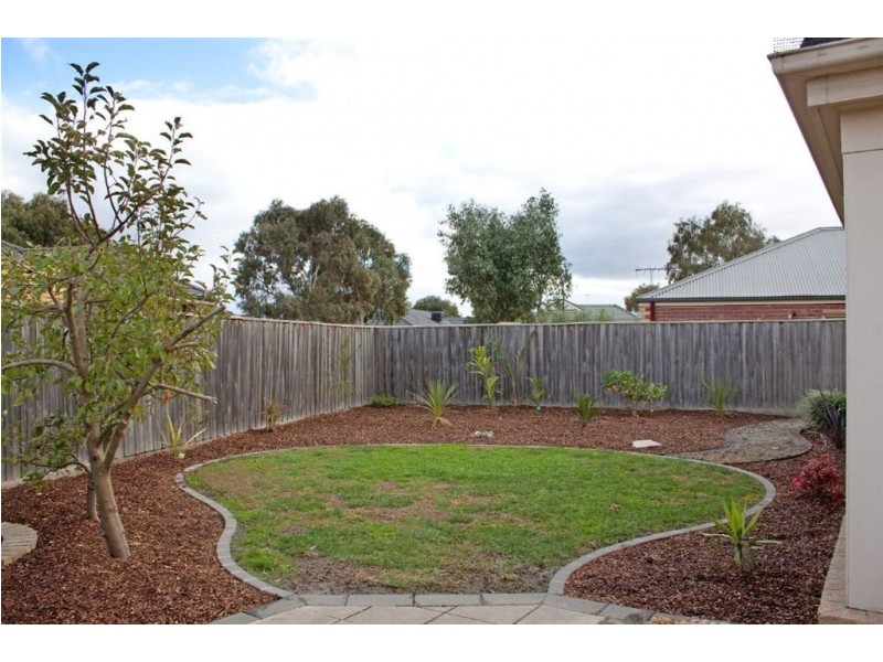 13 Harford Close, Lynbrook VIC 3975