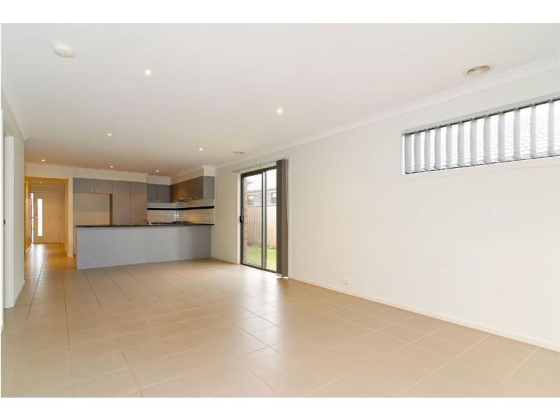 46 Silverwattle Drive, Lyndhurst VIC 3975