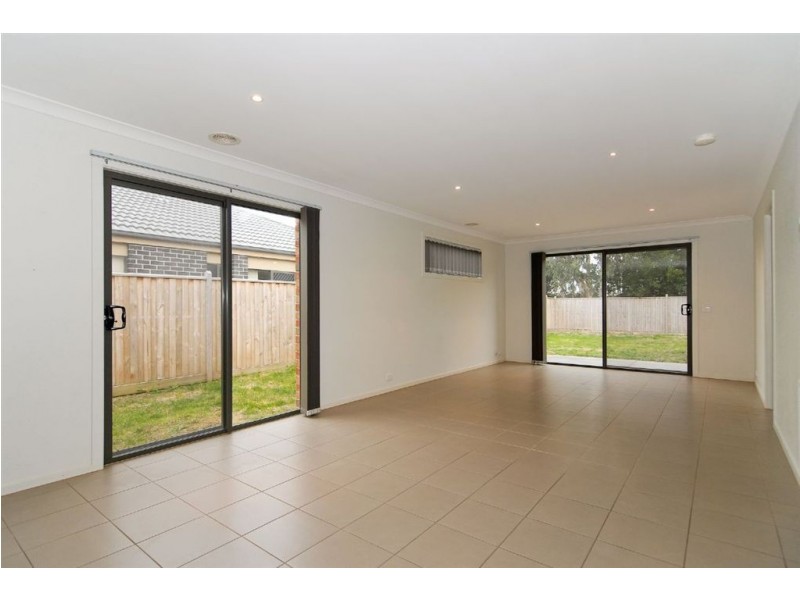 46 Silverwattle Drive, Lyndhurst VIC 3975