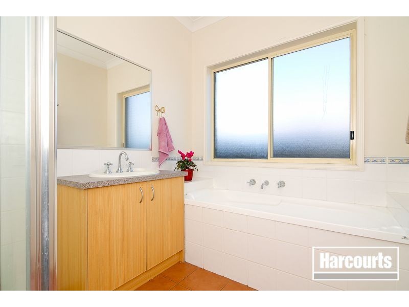 102 Lynbrook Boulevard, Lynbrook VIC 3975
