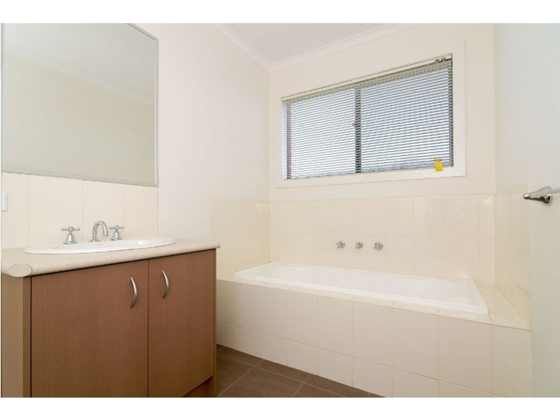 11 Banfield Place, Lyndhurst VIC 3975