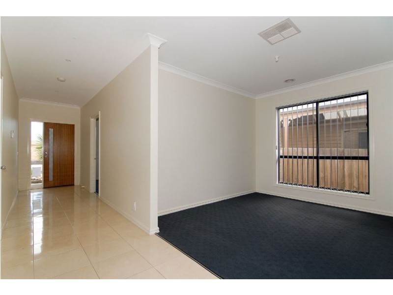 21 Baynton Crescent, Lynbrook VIC 3975