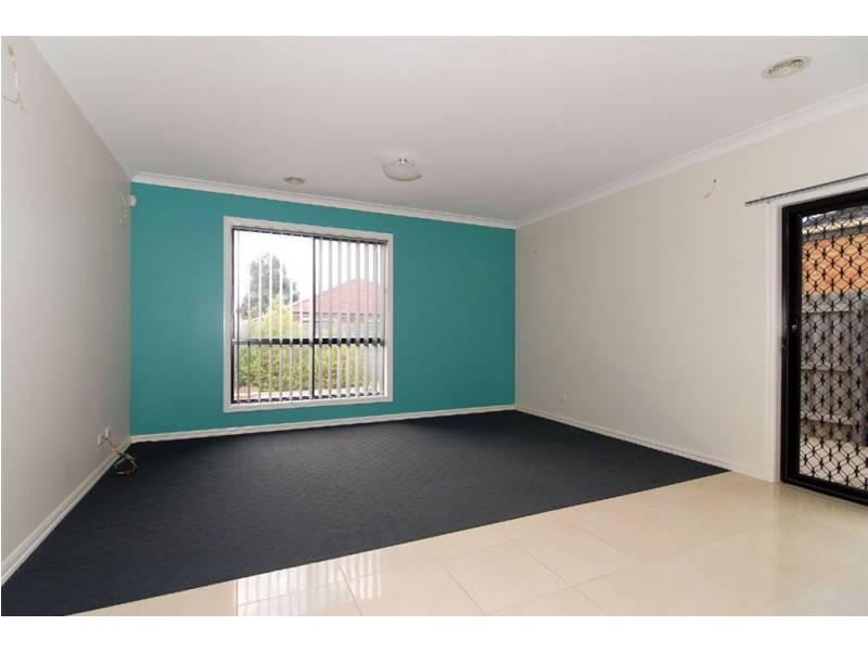 21 Baynton Crescent, Lynbrook VIC 3975