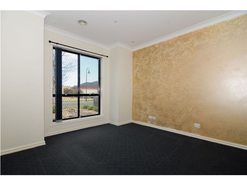 21 Baynton Crescent, Lynbrook VIC 3975