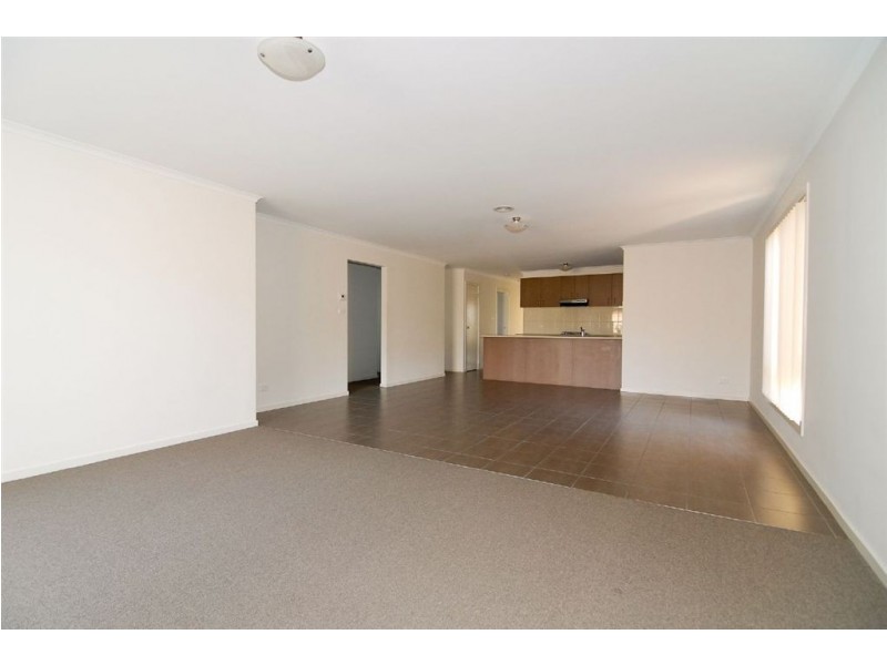 11 Banfield Place, Lyndhurst VIC 3975