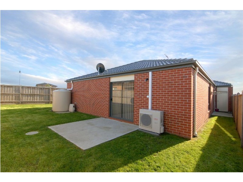 11 Banfield Place, Lyndhurst VIC 3975