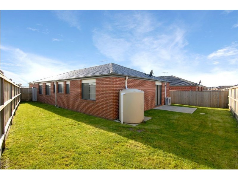 11 Banfield Place, Lyndhurst VIC 3975