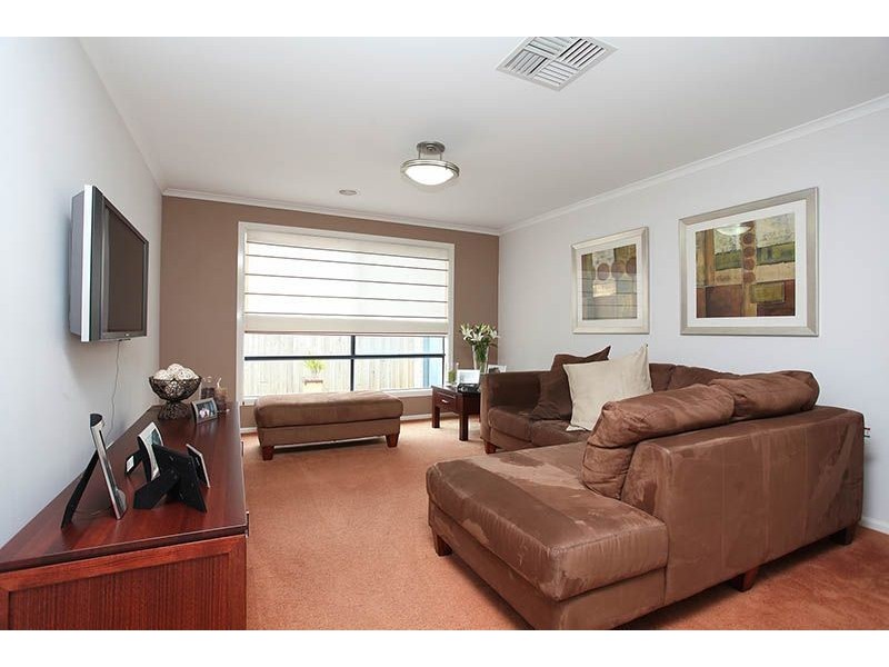 6 Harford Close, Lynbrook VIC 3975