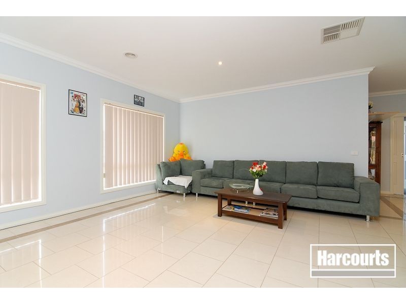 90 Aylmer Road, Lynbrook VIC 3975