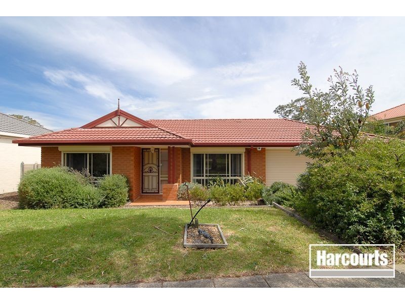 29 Hutchinson Drive, Lynbrook VIC 3975