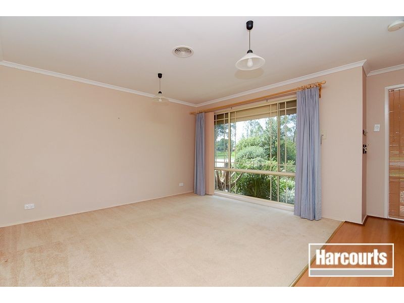 29 Hutchinson Drive, Lynbrook VIC 3975