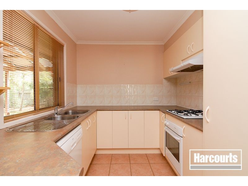 29 Hutchinson Drive, Lynbrook VIC 3975