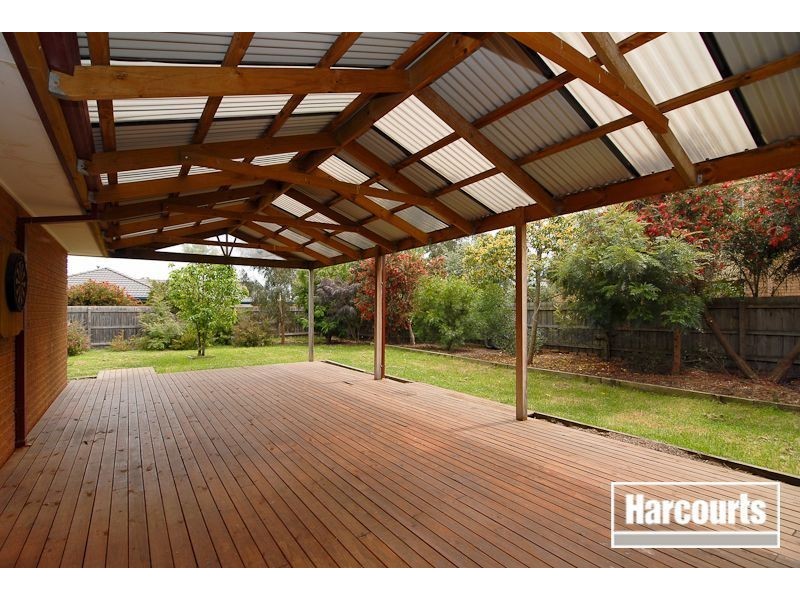 29 Hutchinson Drive, Lynbrook VIC 3975