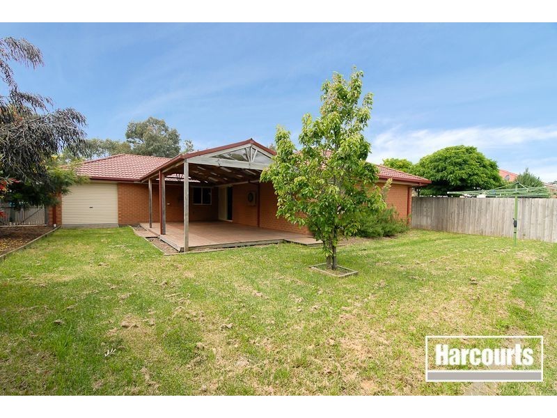 29 Hutchinson Drive, Lynbrook VIC 3975