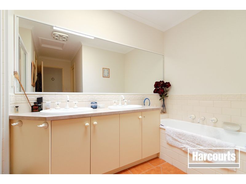 15 Tranter Square, Lynbrook VIC 3975