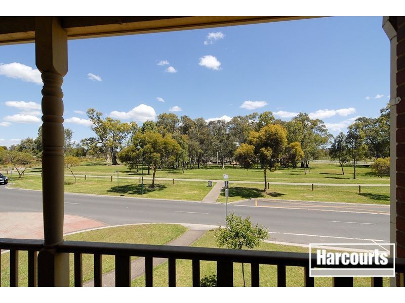 60 Paterson Drive, Lynbrook VIC 3975