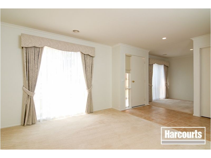 21 May Gibbs Crescent, Lynbrook VIC 3975