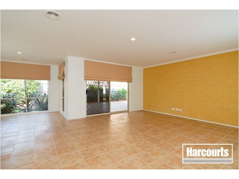21 May Gibbs Crescent, Lynbrook VIC 3975