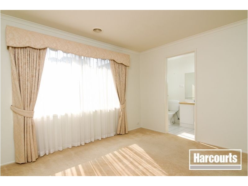 21 May Gibbs Crescent, Lynbrook VIC 3975