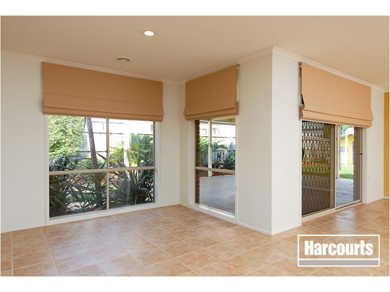 21 May Gibbs Crescent, Lynbrook VIC 3975