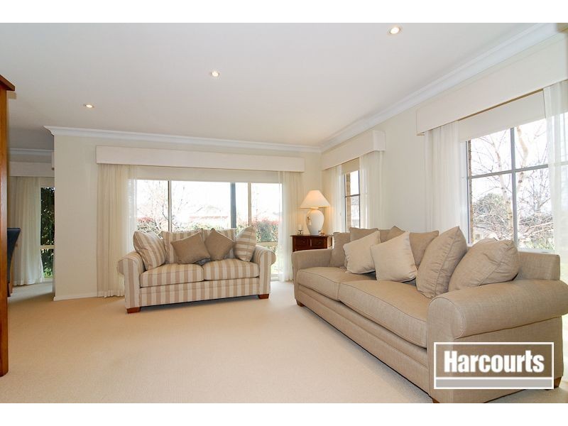 1 Sugarloaf Avenue, Lynbrook VIC 3975