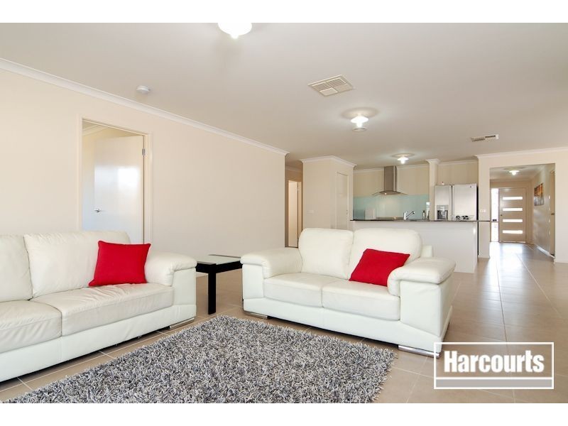 13 Honeybark Crescent, Lyndhurst VIC 3975