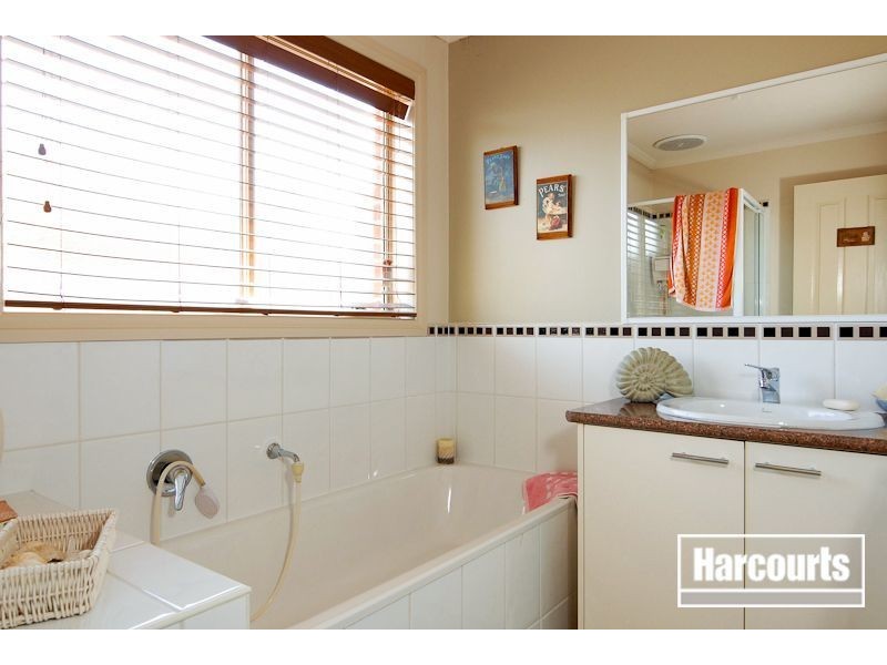 1/24 Silver Creek Drive, Lynbrook VIC 3975