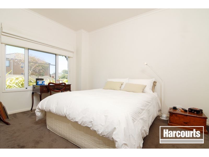 5 Paterson Drive, Lynbrook VIC 3975