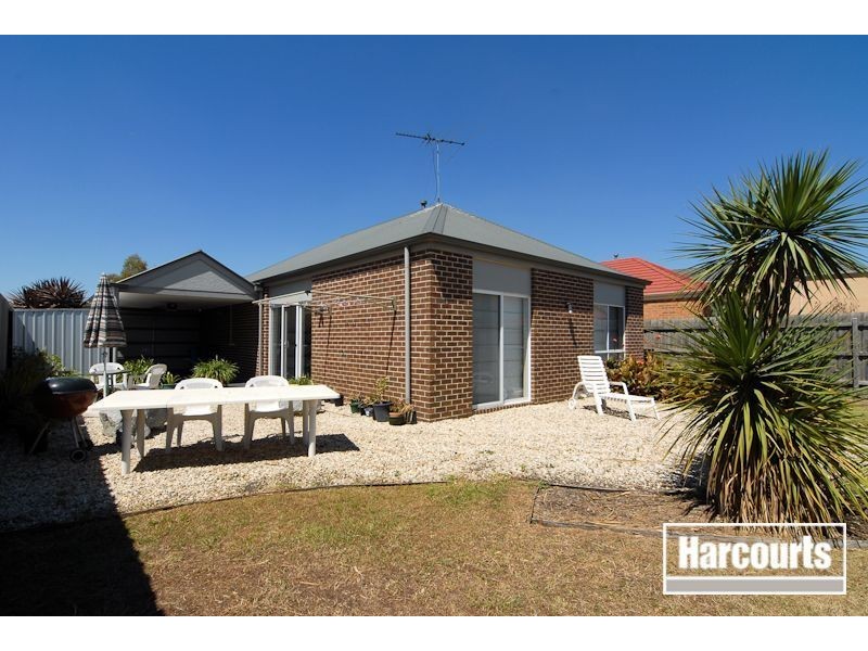 5 Paterson Drive, Lynbrook VIC 3975