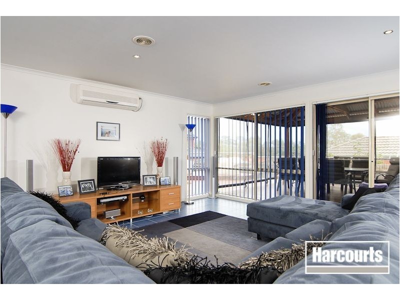 9 St Bernards Crescent, Lynbrook VIC 3975