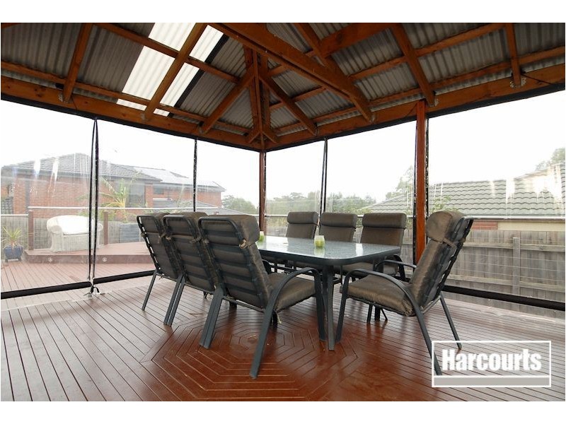 9 St Bernards Crescent, Lynbrook VIC 3975