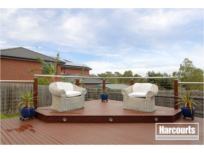 9 St Bernards Crescent, Lynbrook VIC 3975