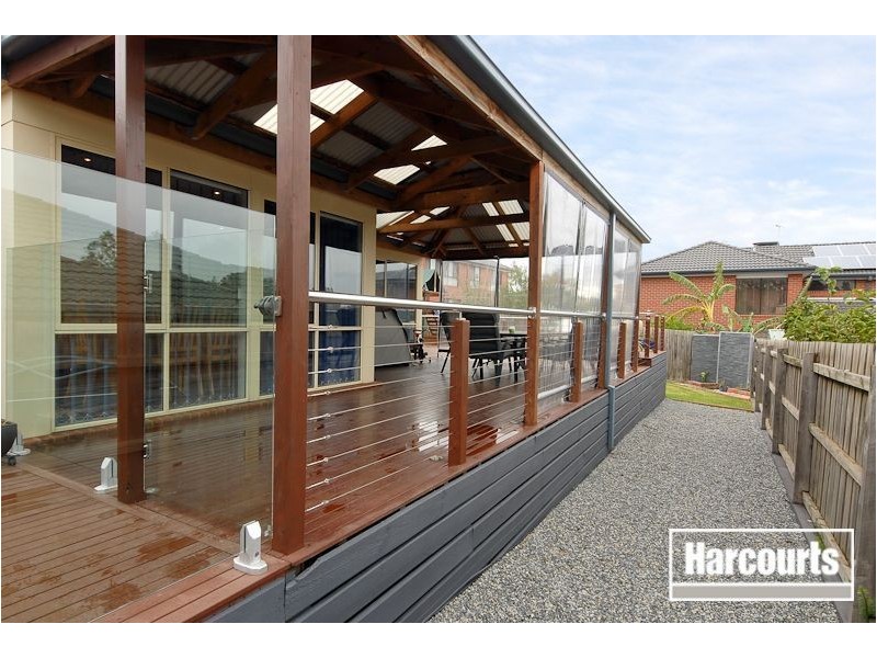 9 St Bernards Crescent, Lynbrook VIC 3975