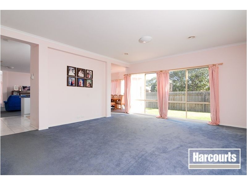 39 Glenshee Drive, Lynbrook VIC 3975