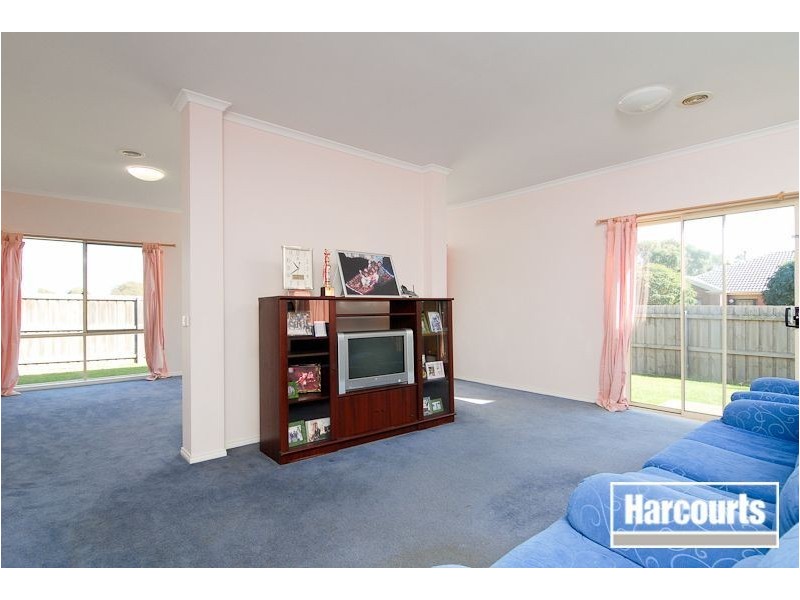 39 Glenshee Drive, Lynbrook VIC 3975