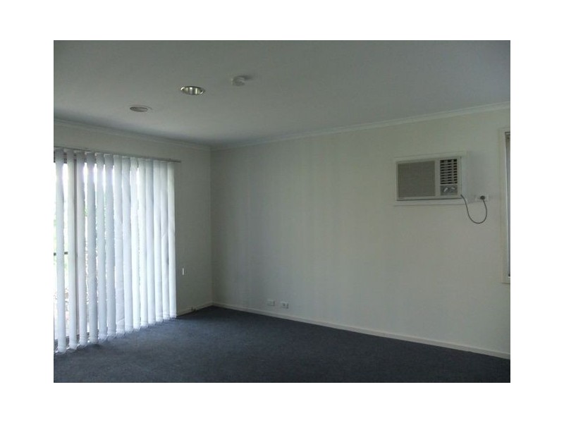 16 Reeves Court, Hampton Park VIC 3976