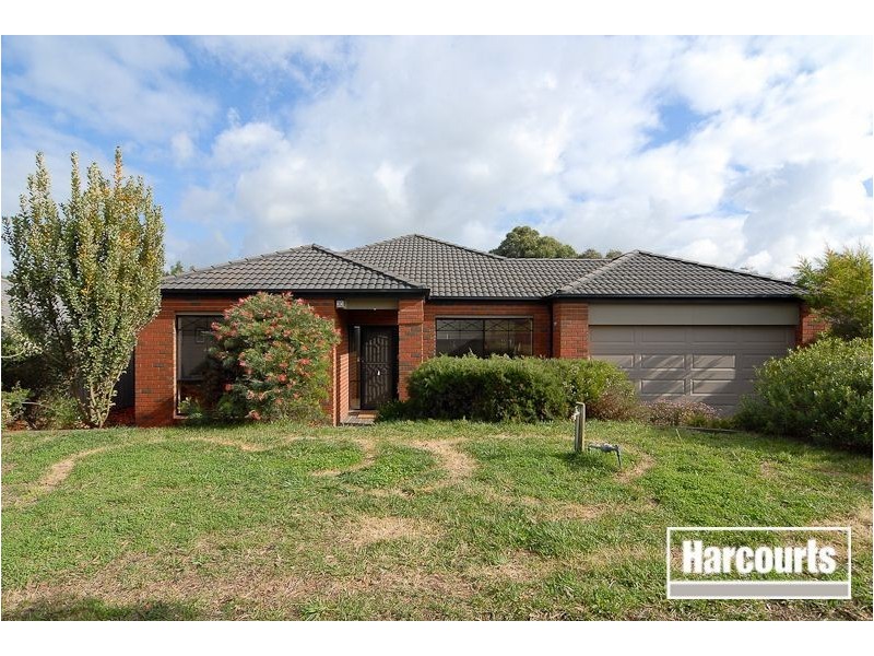 18 St Bernards Crescent, Lynbrook VIC 3975