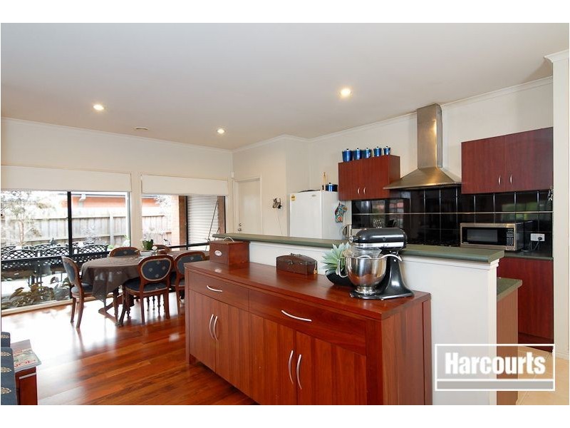 18 St Bernards Crescent, Lynbrook VIC 3975