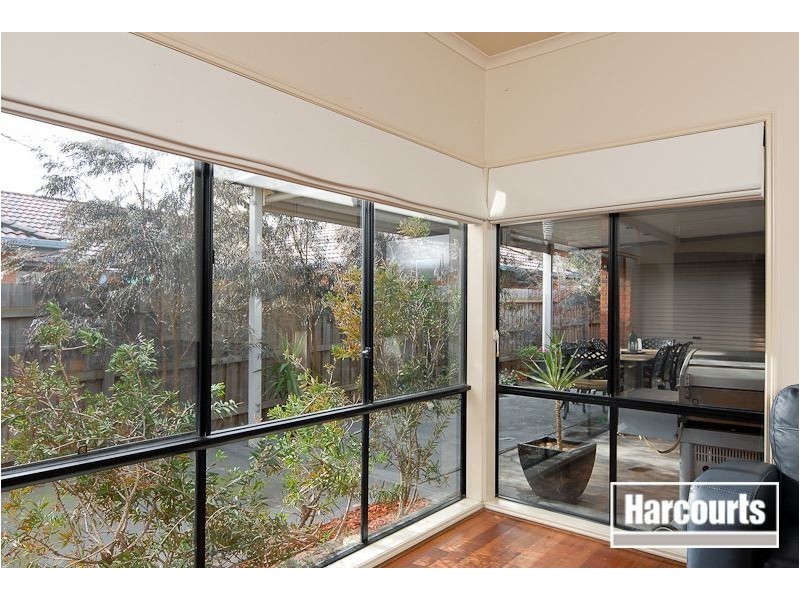 18 St Bernards Crescent, Lynbrook VIC 3975