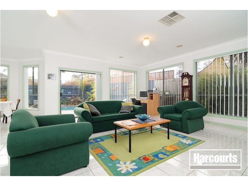 8 Durack Avenue, Lynbrook VIC 3975