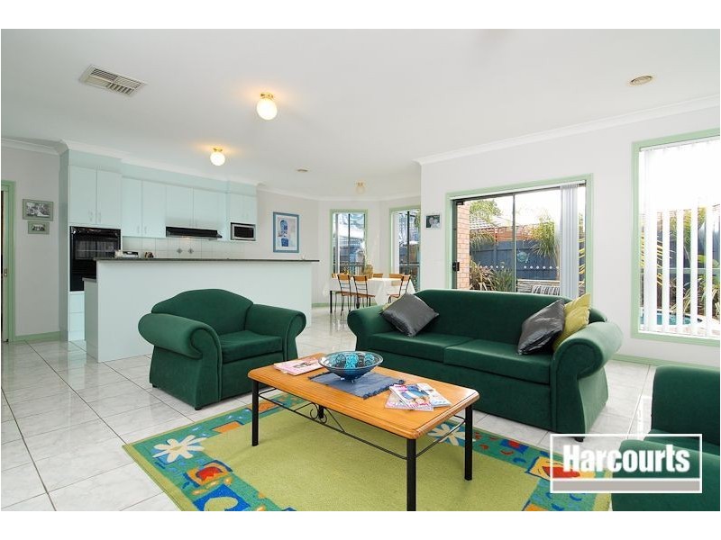 8 Durack Avenue, Lynbrook VIC 3975