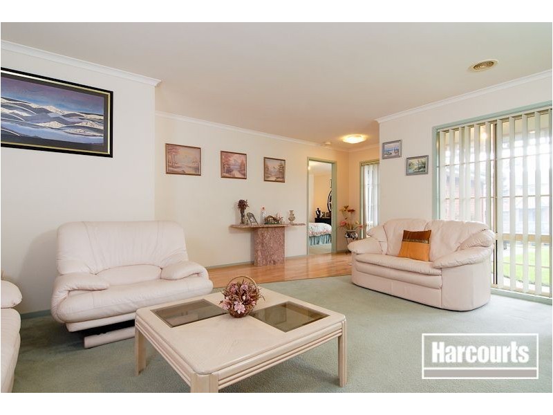 9 Henry Lawson Drive, Lynbrook VIC 3975