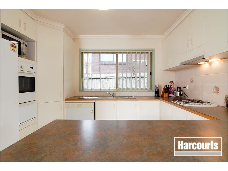 9 Henry Lawson Drive, Lynbrook VIC 3975