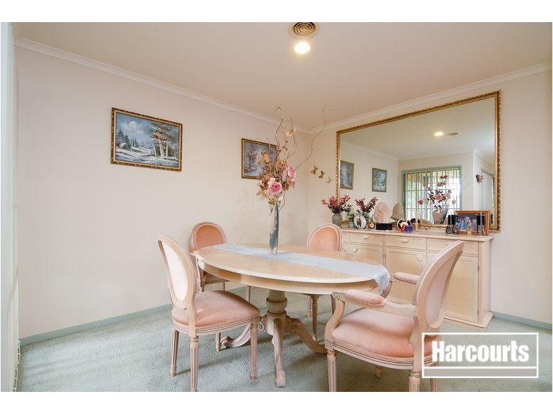 9 Henry Lawson Drive, Lynbrook VIC 3975