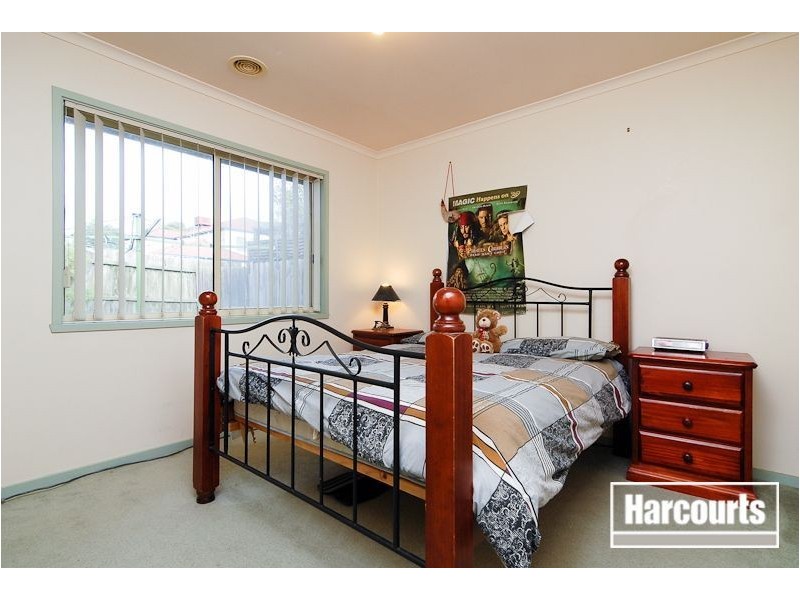 9 Henry Lawson Drive, Lynbrook VIC 3975