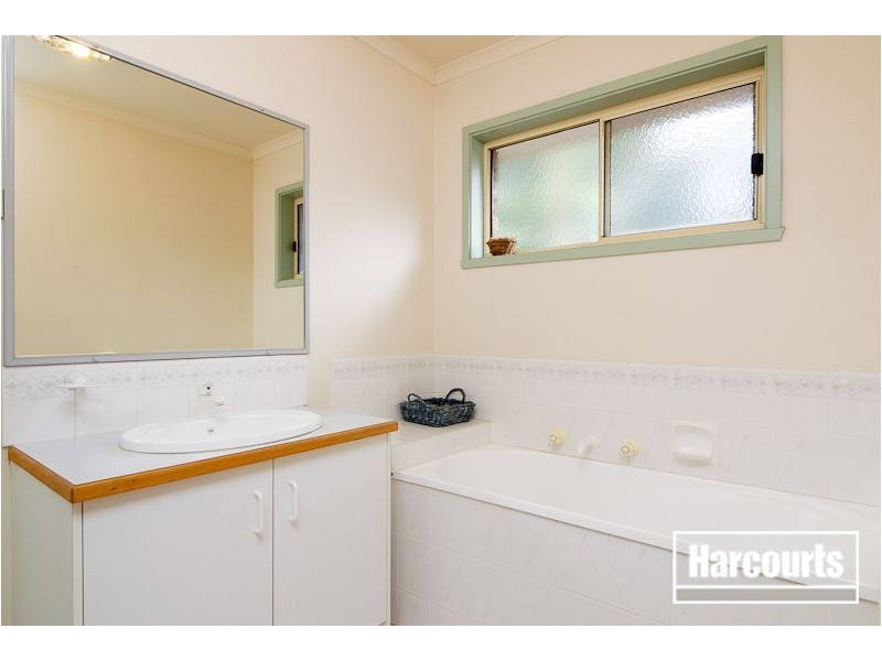 9 Henry Lawson Drive, Lynbrook VIC 3975