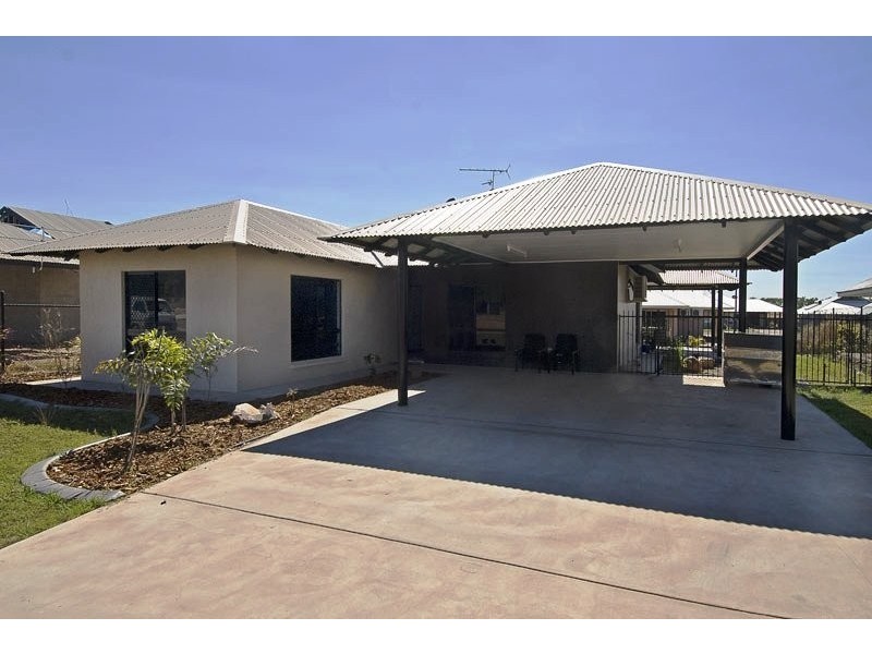 15 Richards Crescent, Rosebery NT 0832