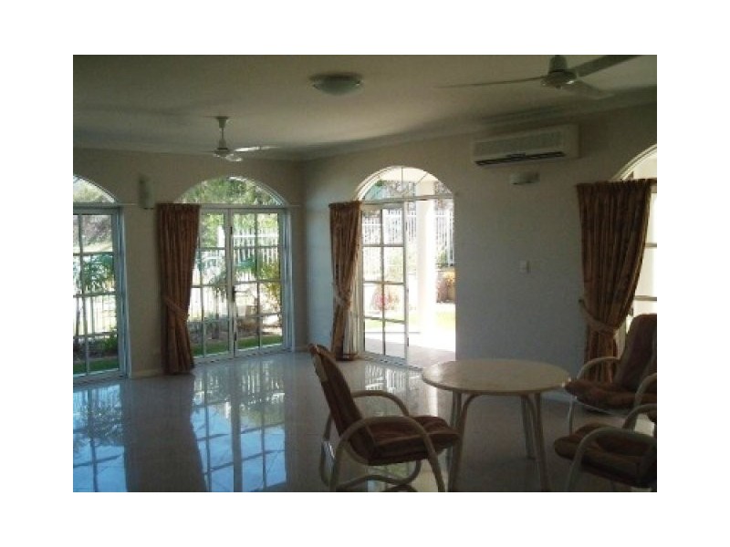 25 Villaflor Cres, Woolner NT 0820