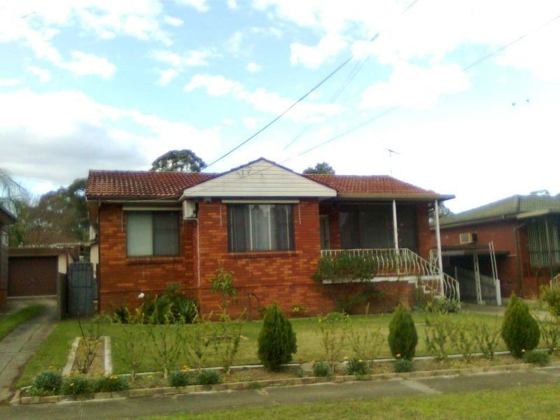 13 Chetwyn Pl, Wentworthville NSW 2145